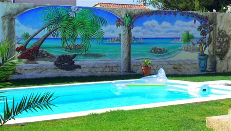 Peinture façade bord de mer. Peinture murale de plage au bord d'une piscine