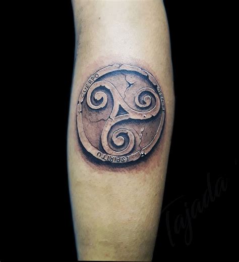 Tatuaje De Trisquel Realizado En Nuestro Centro De Montera De Madrid Tattoo Tattoos Tattooed