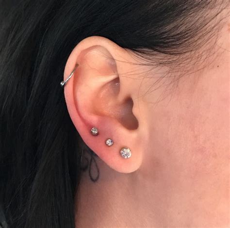 Helix And Triple Lobe Piercing Pretty Ear Piercings Cool Ear