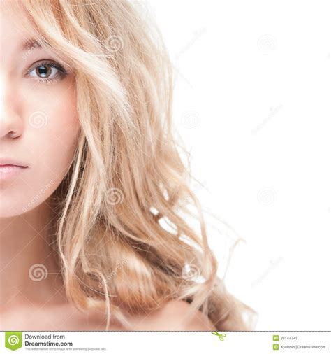Retrato De La Muchacha Atractiva Hermosa Aislada En Blanco Imagen De