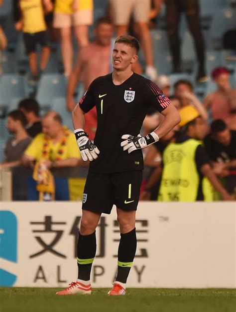 Sheffield united goalkeeper aaron ramsdale has been called up to the squad to. Man Utd fans go into meltdown after Dean Henderson shocker ...