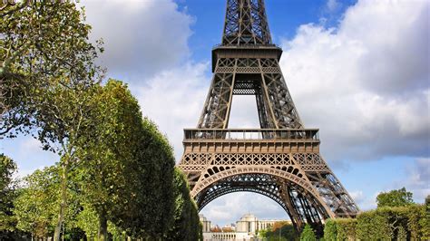 Paris Eiffel Tower With Background Of Blue Sky And Clouds Hd Travel