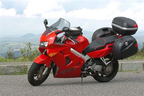 This honda vfr 800 motorcycle seat was lowered and reshaped for rider and pillion comfort. Honda VFR: Sargent Seat Review