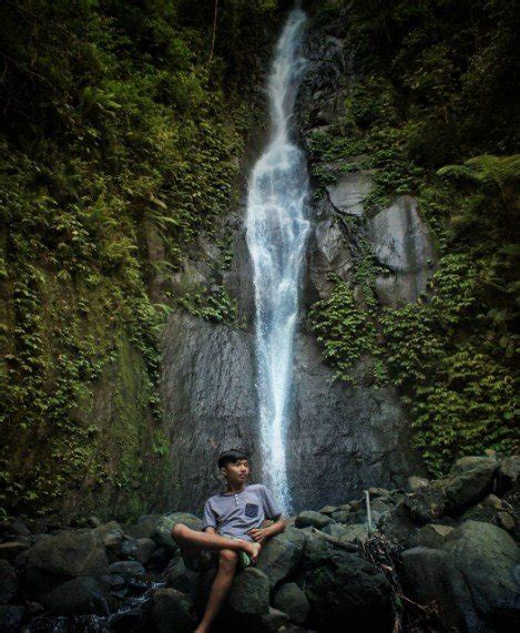 Selain itu, air terjun yang mengalir di kolam besar menuju sungai kecil ini bisa digunakan untuk. 26 Air Terjun di Lombok Rekomended Dikunjungi