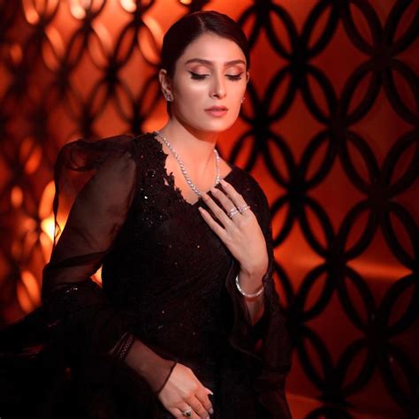 Ayeza Khan Flaunts Perfection In Black Outfit Pictures Inside