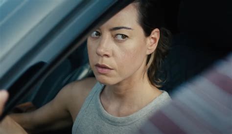 emily the criminal trailer aubrey plaza gets in over her head in sundance thriller hammer to nail