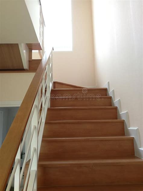 Escaleras Elegantes En La Casa Fotos De Stock Fotos Libres De