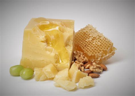 Сыр твердый Аланталь №120, 35%, брусок 190г — ОАО «Маслосырзавод ...