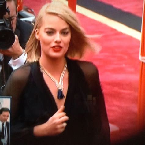 The New Margot Robbie Bob In Action Oscars2015 Red Magazine Scoopnest