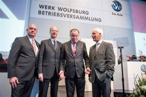 VW ÖkonomieprofessorsChristian Strenger greift frontal an manager