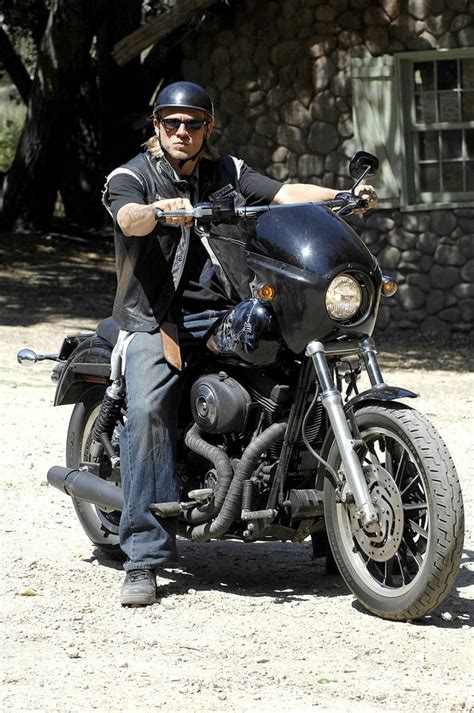 Charlie Hunnam On Sons Of Anarchy Pictures Popsugar Entertainment Photo 5