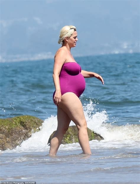 Pregnant Katy Perry Wears Fuchsia Swimsuit On Malibu Beach Daily Mail