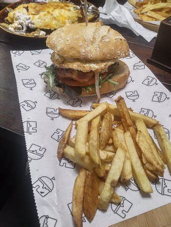 A big bear hug for big hug burger: The Burger Shop, Murcia - Fotos, Número de Teléfono y ...