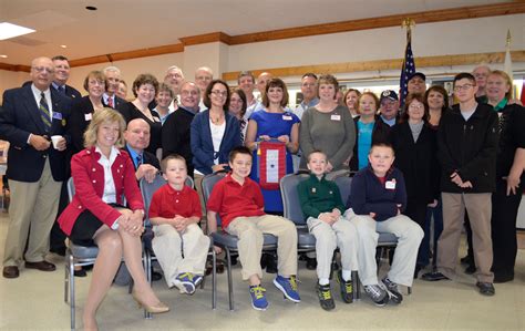 Naperville Veterans Present Blue Star Banners To Honor Military