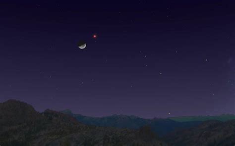 See Mars Near The Moon In The Night Sky Tonight Heres How Space