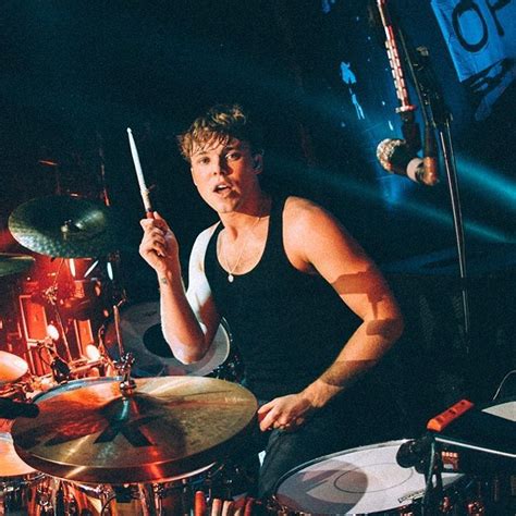 See This Instagram Photo By Ashtonirwin • 2672k Likes Ashton Irwin