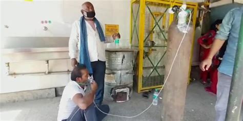 Patients Desperate For Oxygen In Delhi Hospital Indy100