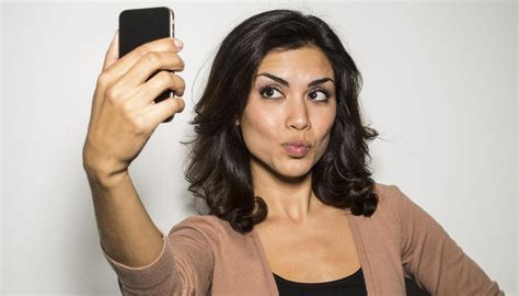 How To Take The Perfect Selfie According To Science Newshub