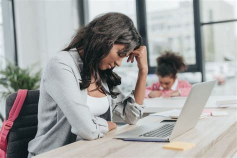 7 Signs Youre Suffering From Working Mommy Burnout—and
