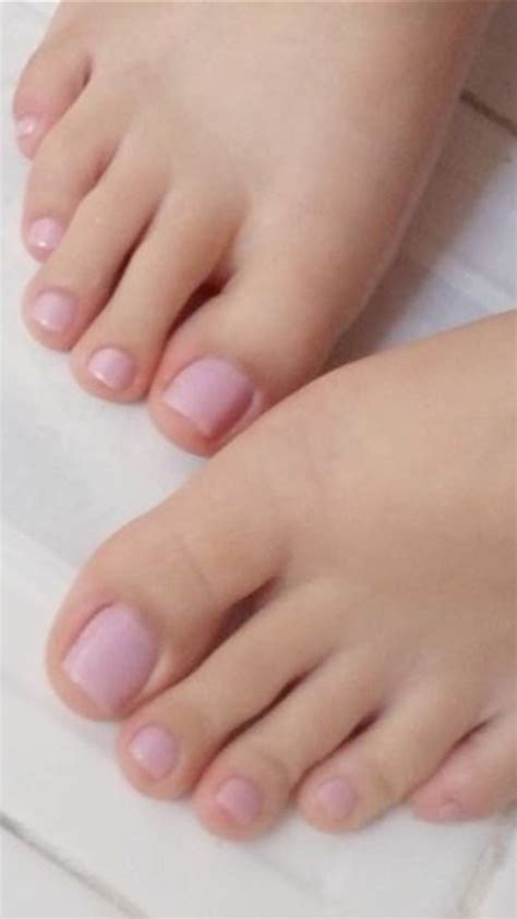 Her Pink Toes Are So Pretty And Cute Feet Nails Pretty Toes Toe Nails