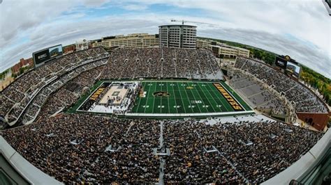 History From Kinnick Iowa S Sets Women S Basketball Attendance Record At 55 646 R Sports