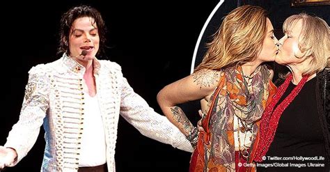 Michael Jacksons Ex Frau Debbie Rowe Tritt Bei Der Aufführung Ihrer