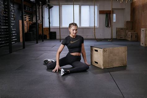 The Top Exercises And Stretches For Hip Mobility According To Physical Therapists Nike Uk