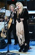 Stevie Nicks’ style evolution: 70’s fashion and 80’s outfits – Obarbas