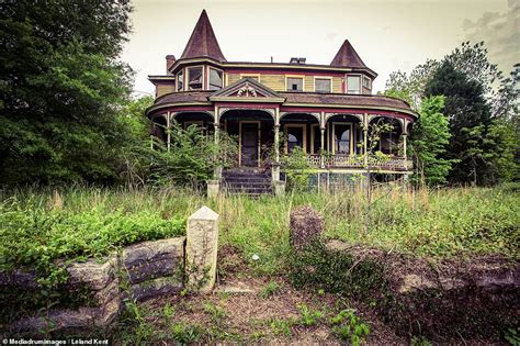 Photographer Captures Haunting Images Of Abandoned Properties Across