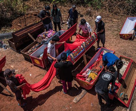 Living With The Dead The Gruesome Indonesian Ritual Where Relatives Dig Up The Dead Daily Star