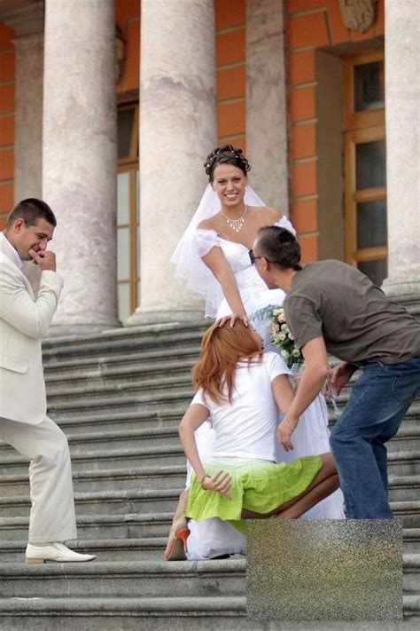10 tragically awkward wedding photos best ever funny fail awkward weddings humor hilarious