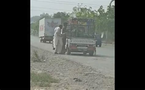 اسلام آباد میں ٹریفک پولیس اہلکاروں کی سرعام رشوت کی ویڈیوسامنے آگئی