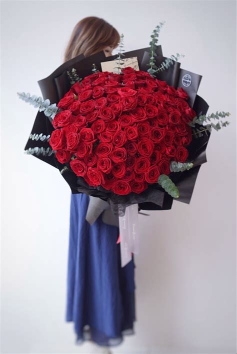 99 Red Rose Arreglos De Flores Flores Ramos