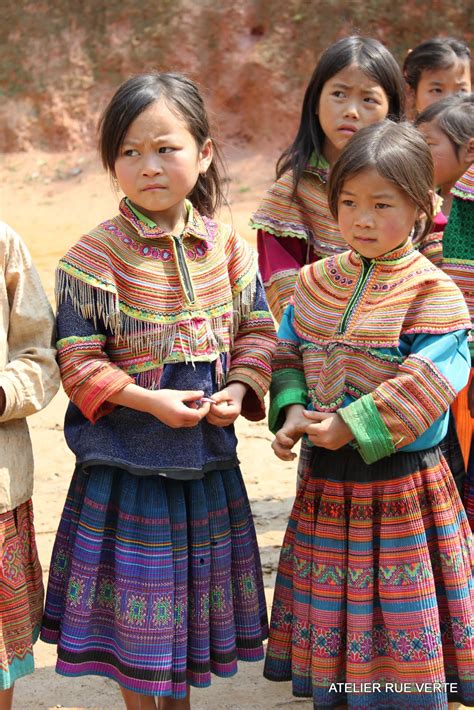 girls-from-vietnam-hmong-fashion,-vietnam-people,-hmong-clothes