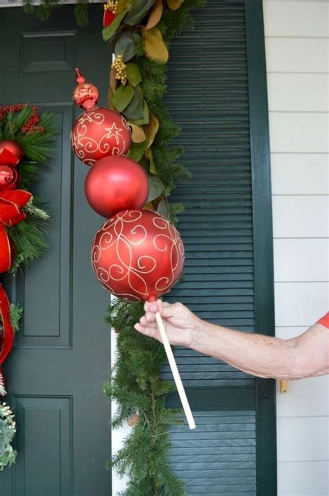 Cheap And Easy DIY Outdoor Christmas Decoration Ideas 26  Gurudecor