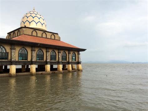 You can easily get a jetty from these places to langkawi. Al Hussain Mosque (Floating Mosque), Kuala Perlis ...