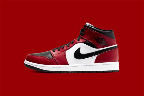 Air Jordan 1 Mid Chicago Black Toe Shelflife