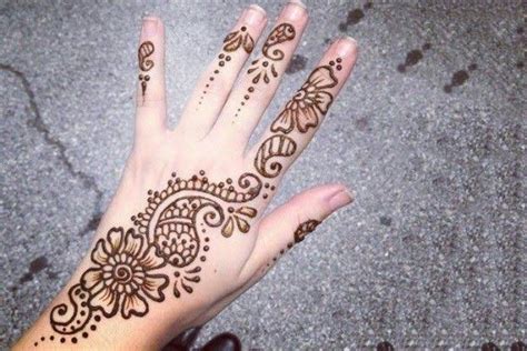 Easy and Simple Mehndi Designs for Hands Images 2021 - Women Fashion Blog