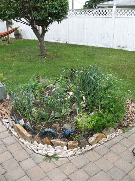 How To Make A Diy Spiral Herb Garden 9 Effective Steps Spiral Garden