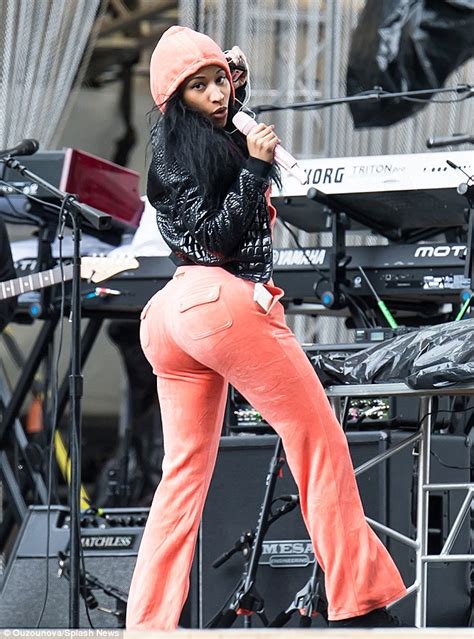 Nicki Minaj Wears Very Plunging Crop Top As She Performs At The Philly 4th Of July Jam Daily