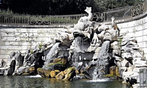Fontana Dei Tre Delfini I Mostri Ad Aprire La Via Dellacqua
