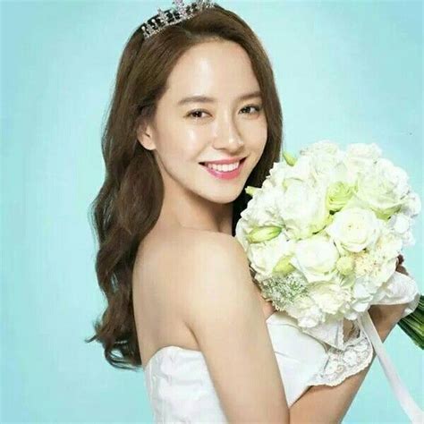 Song ji hyo was caught by cameras attending the actor's mortuary. song ji hyo | Wedding, White wedding, Pretty