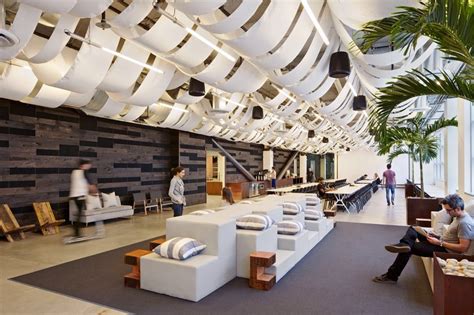 10 Coolest Offices That Make You Run To Work On Mondays