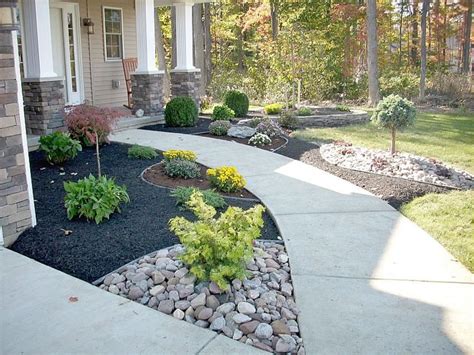 The Contrast Of Black Mulch And Stone Landscaping Pinterest