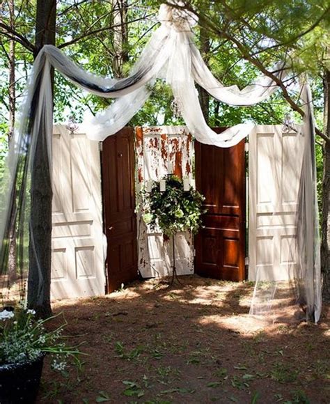 Top 20 Vintage Old Door Wedding Backdrops Roses And Rings
