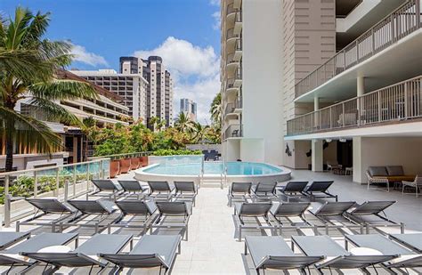 Hilton Garden Inn Waikiki Beach Pool Pictures And Reviews Tripadvisor