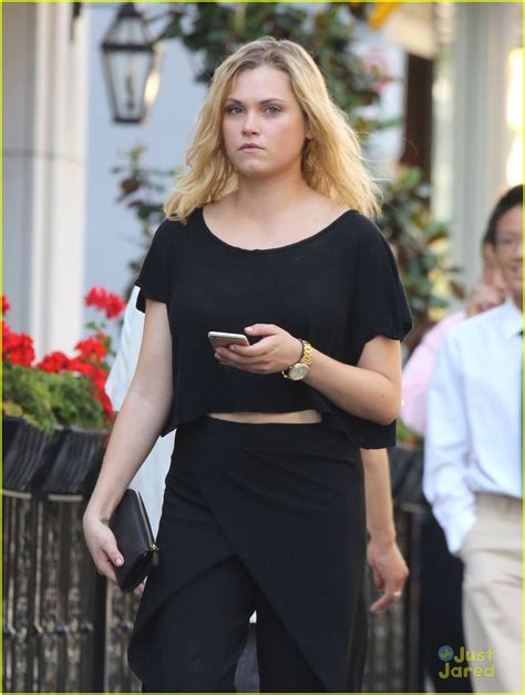Eliza Taylor Steps Out In Vancouver After The 100 Charity Shoot Pics