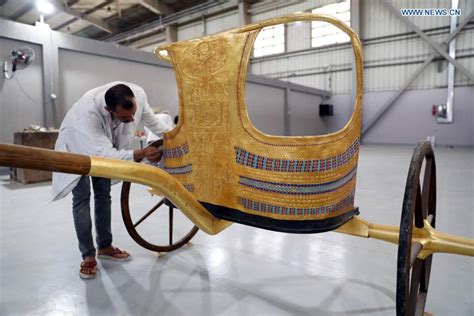 King Tut Chariot With Plexiglas King Tutankhamun Museum Reproduction