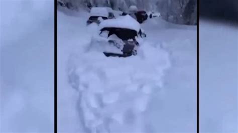 Heavy Snowfall Wreaks Havoc In Pakistans Northern Areas Kills 19