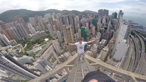 Daredevil Rooftopper Scales Hong Kong Skyscrapers With No Safety Equipment